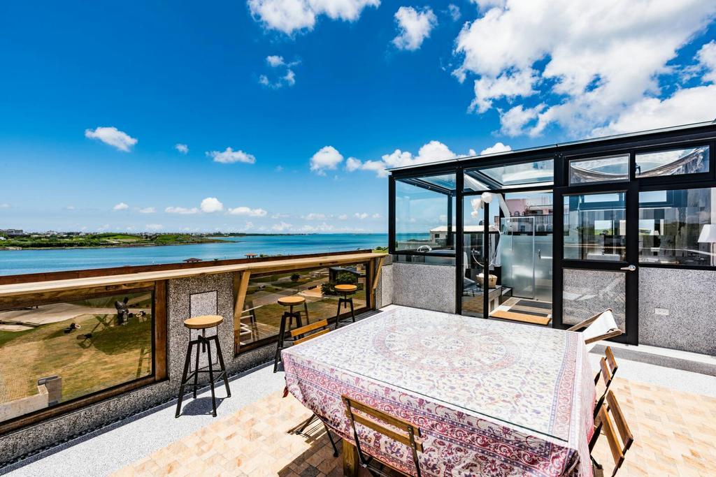 Malibu Oceanview Homestay Манонг Екстериор снимка