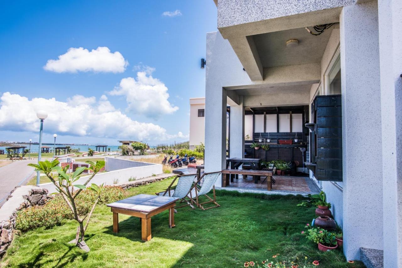 Malibu Oceanview Homestay Манонг Екстериор снимка
